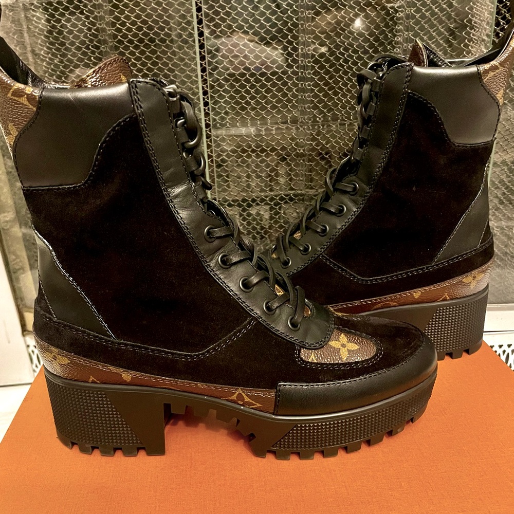 Louis Vuitton Suede Calfskin Monogram Laureate Platform Desert boots size 37